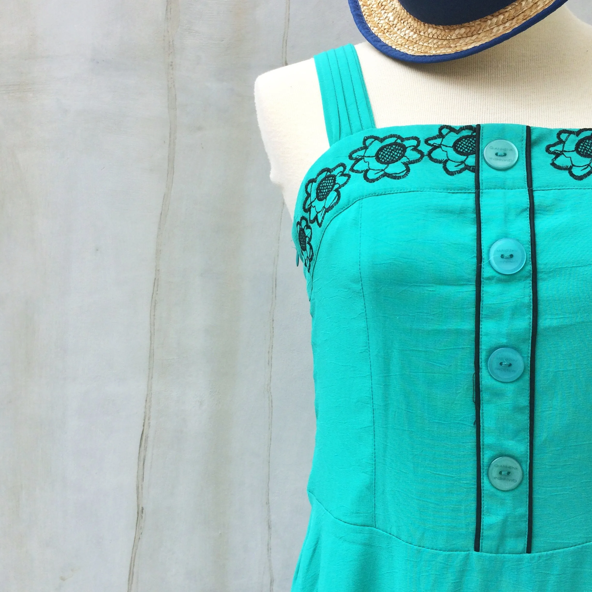 Emerald Sunshine | Vintage sunflower embroidery 1960s fun happy Emerald Green sundress