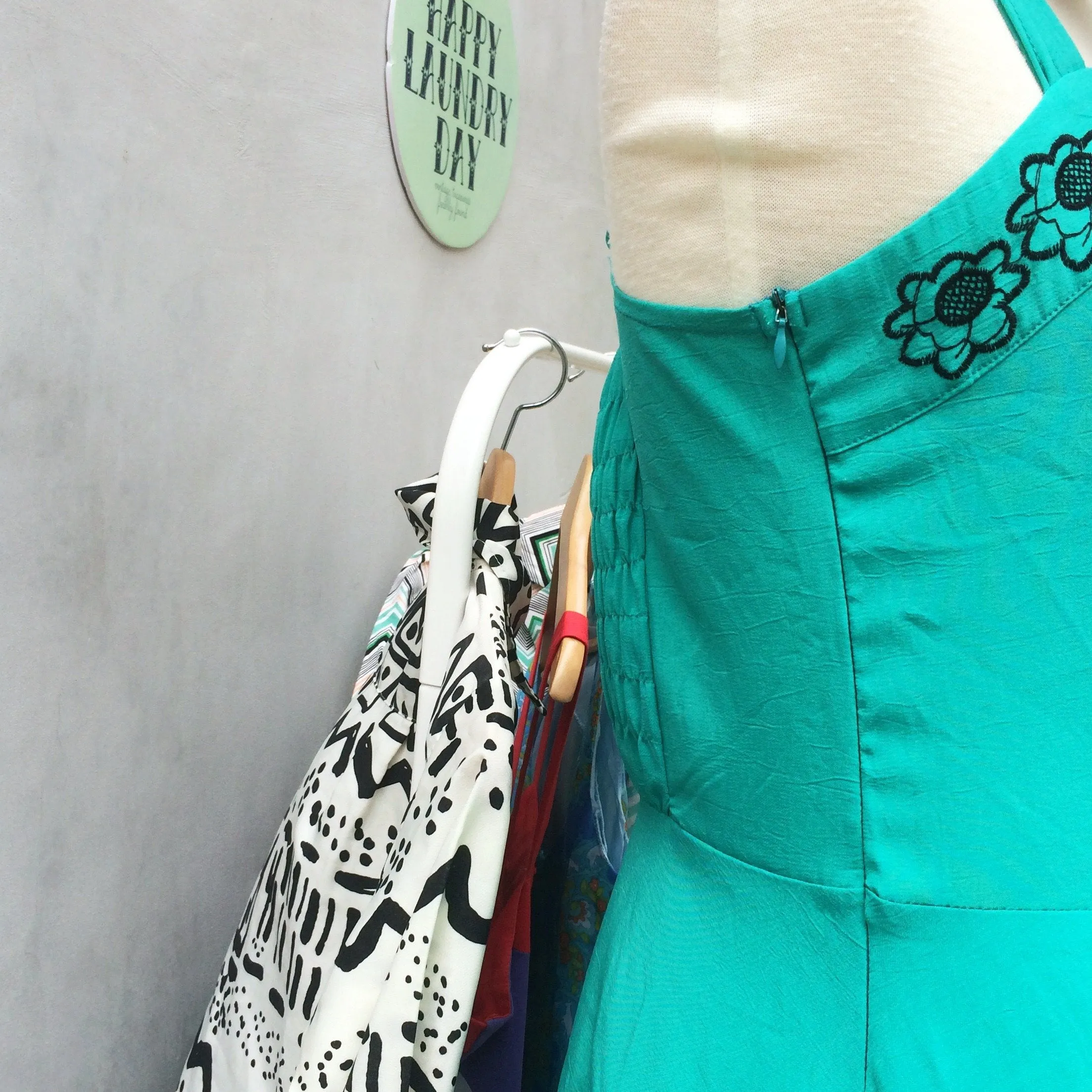 Emerald Sunshine | Vintage sunflower embroidery 1960s fun happy Emerald Green sundress