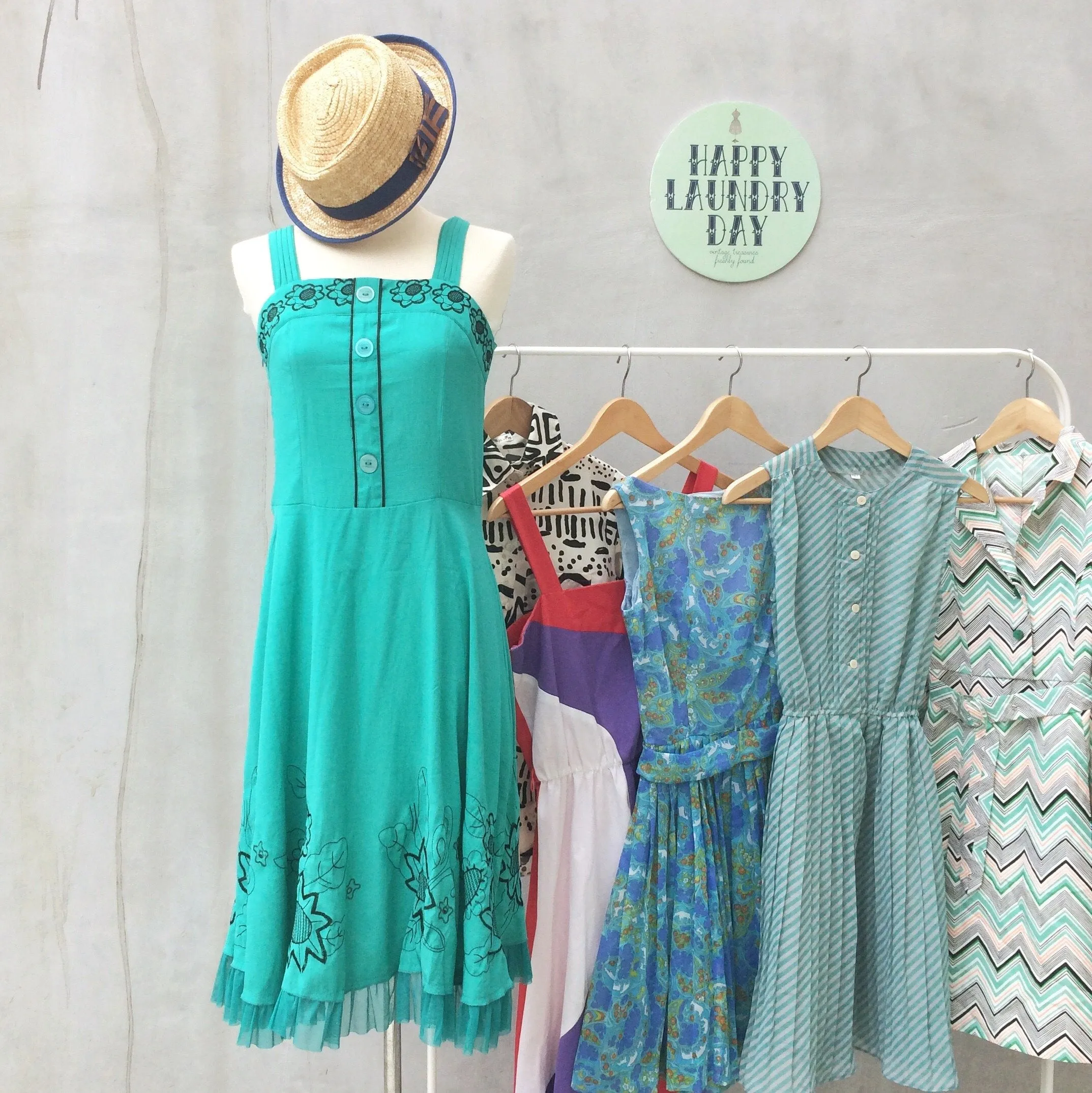 Emerald Sunshine | Vintage sunflower embroidery 1960s fun happy Emerald Green sundress