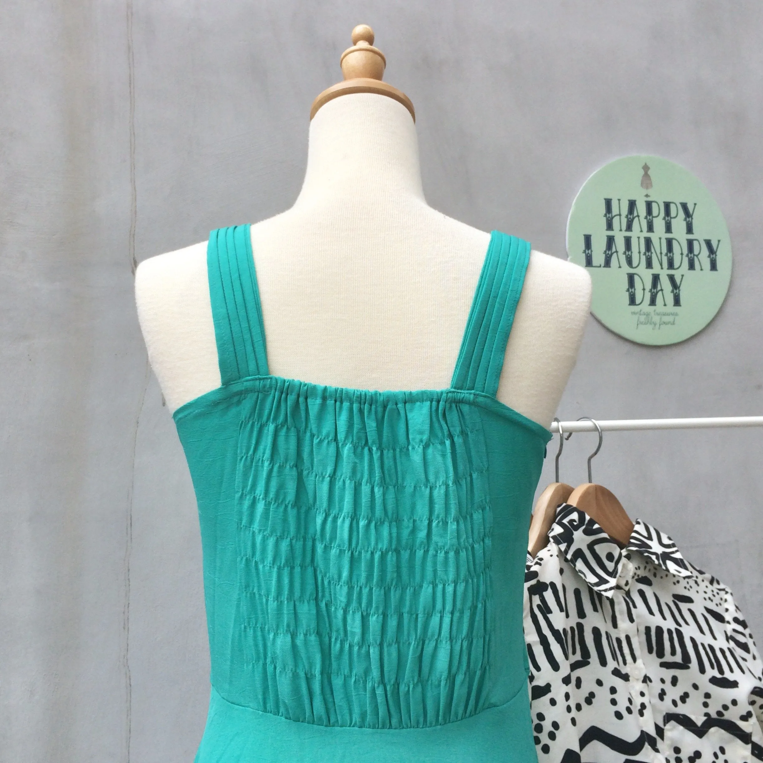 Emerald Sunshine | Vintage sunflower embroidery 1960s fun happy Emerald Green sundress