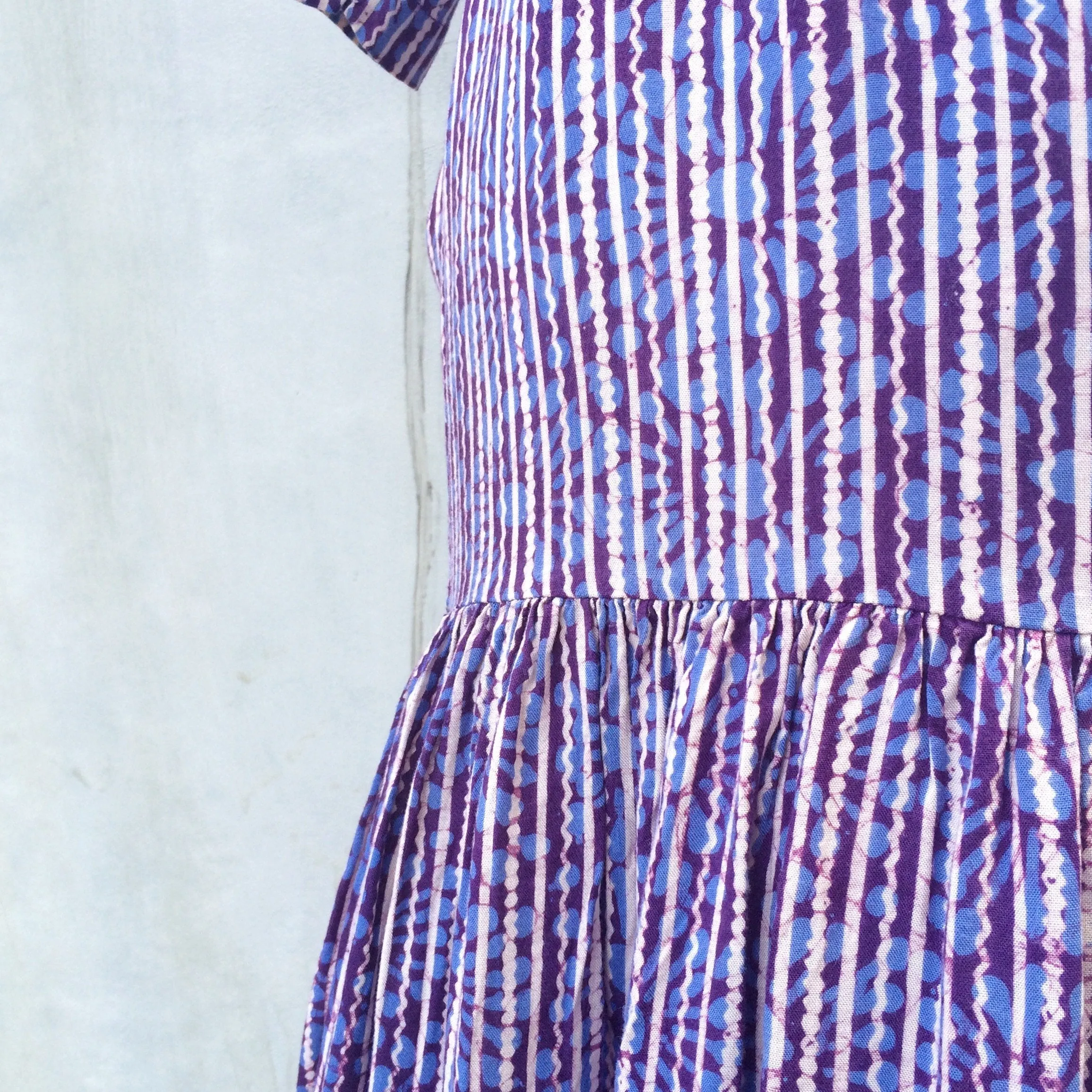 SALE! | Hip Hic | Vintage 1970s 1980s Ethnic African style Hippie Indie Hipster Loose fit Midi Striped Batik Drop waist Dress