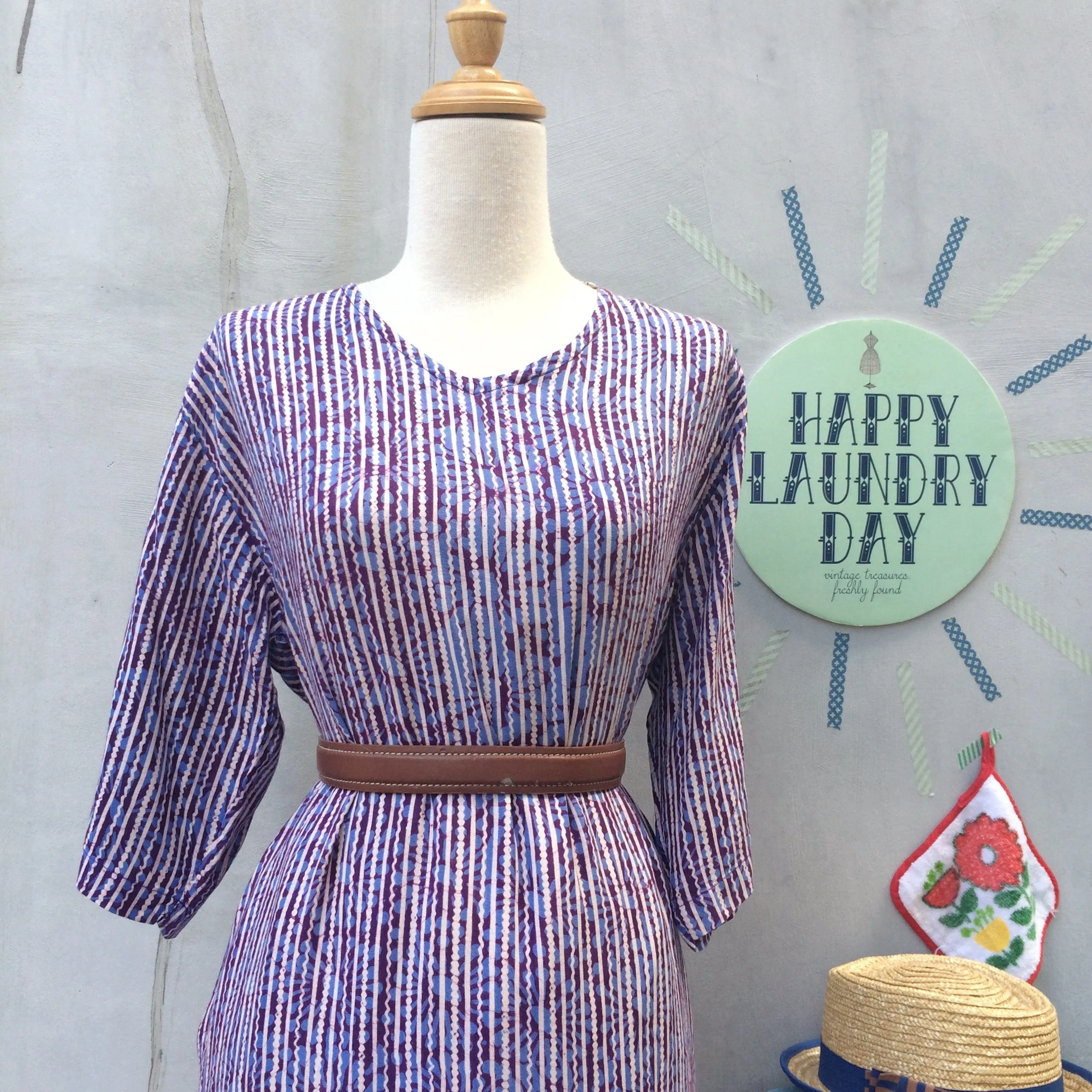 SALE! | Hip Hic | Vintage 1970s 1980s Ethnic African style Hippie Indie Hipster Loose fit Midi Striped Batik Drop waist Dress